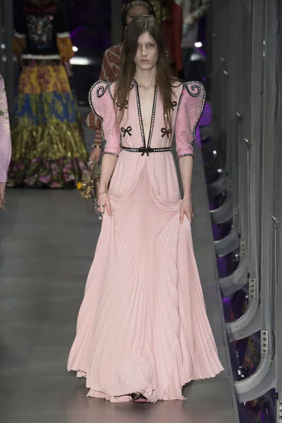 Look 80